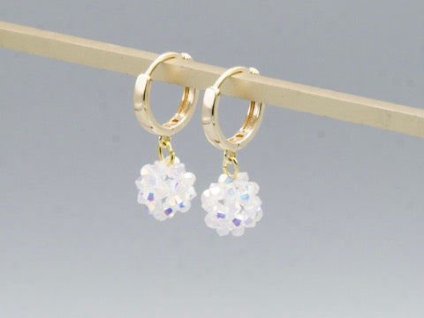 Sparklets Ohrring an einem Ohr